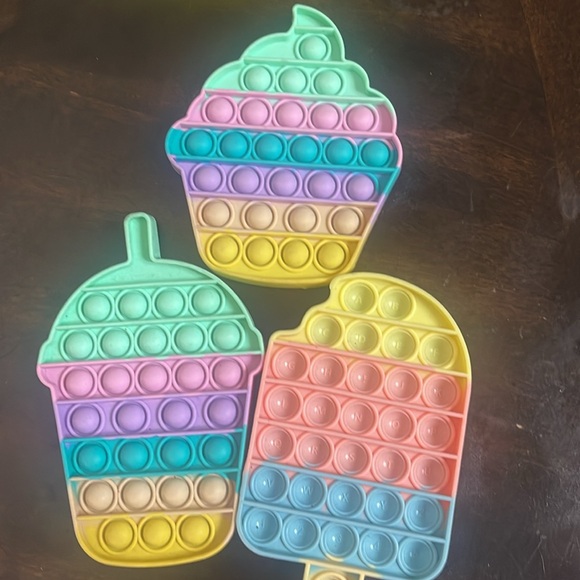 Set of 4 Pop It  Fidget Toys- 1 large cupcake, 3 small food items - Picture 2 of 3